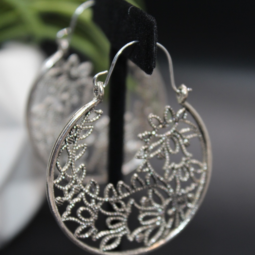 Bijoux Floral Cut Earrings